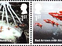 11 Großbritannien - 11. Großbritannien: 8-wertige Serie und Block mit 4 Werten „60 Jahre Red Arrows“, Mi-Nr. 5448-55 und Block 173(5456-59), Beispielabbildung: aus Block 173(5456-59) Formationsflüge des Folland Gnat T.Mk.1 und des BAe Hawk T.Mk.1A